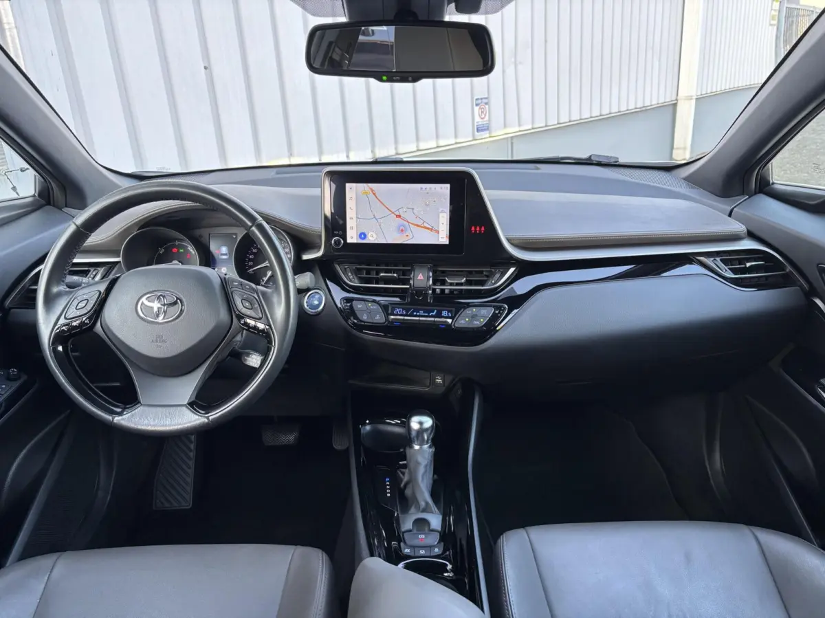 1.8 Hybrid Executive Bi-Tone | Dodehoek | Carplay | Trekhaak | PDC V+A