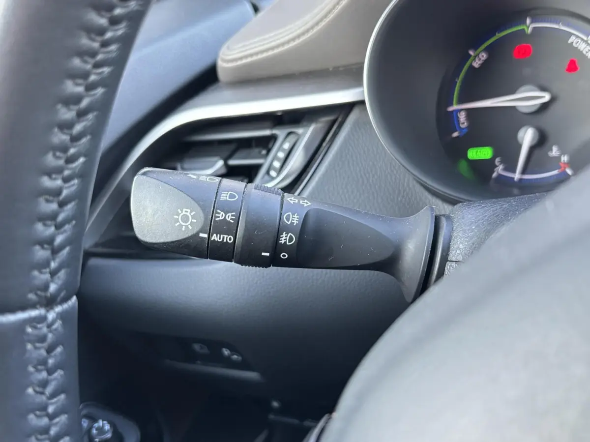 1.8 Hybrid Executive Bi-Tone | Dodehoek | Carplay | Trekhaak | PDC V+A