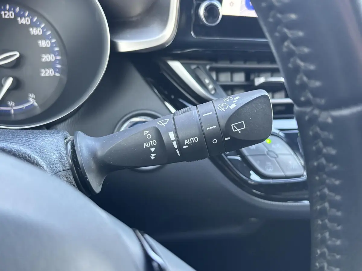 1.8 Hybrid Executive Bi-Tone | Dodehoek | Carplay | Trekhaak | PDC V+A