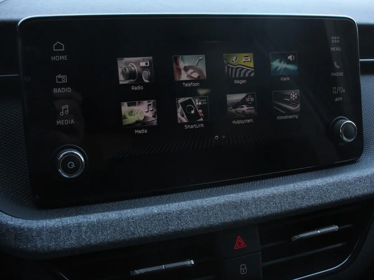 1.0 TSI 115pk Automaat Business Edition Navigatie Android Auto / Apple Carplay Climate Control Camera Parkeer sensoren Lichtmetalen Velgen Dab Digitale Cockpit Keyless Led Cruise Control