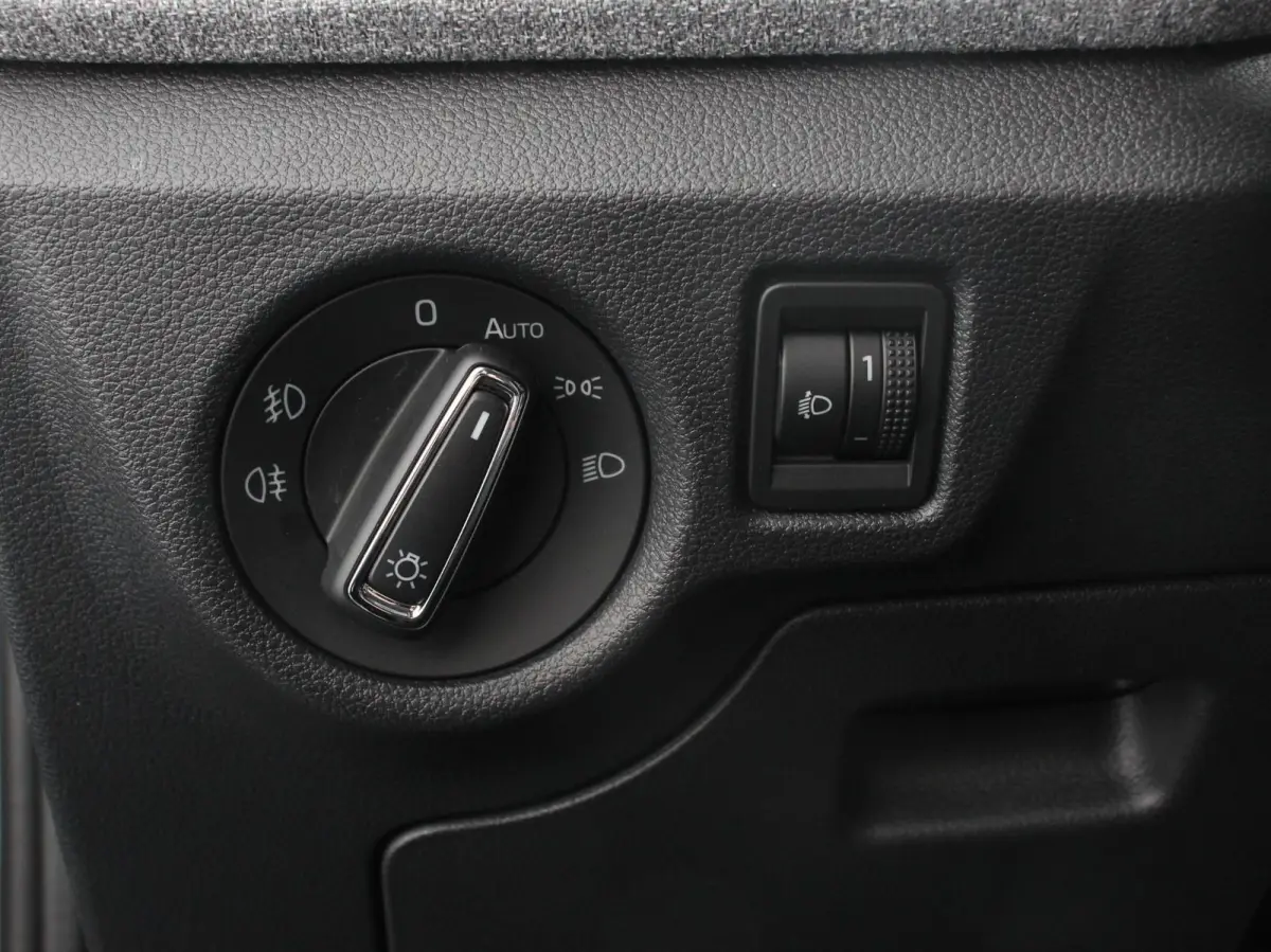 1.0 TSI 115pk Automaat Business Edition Navigatie Android Auto / Apple Carplay Climate Control Camera Parkeer sensoren Lichtmetalen Velgen Dab Digitale Cockpit Keyless Led Cruise Control