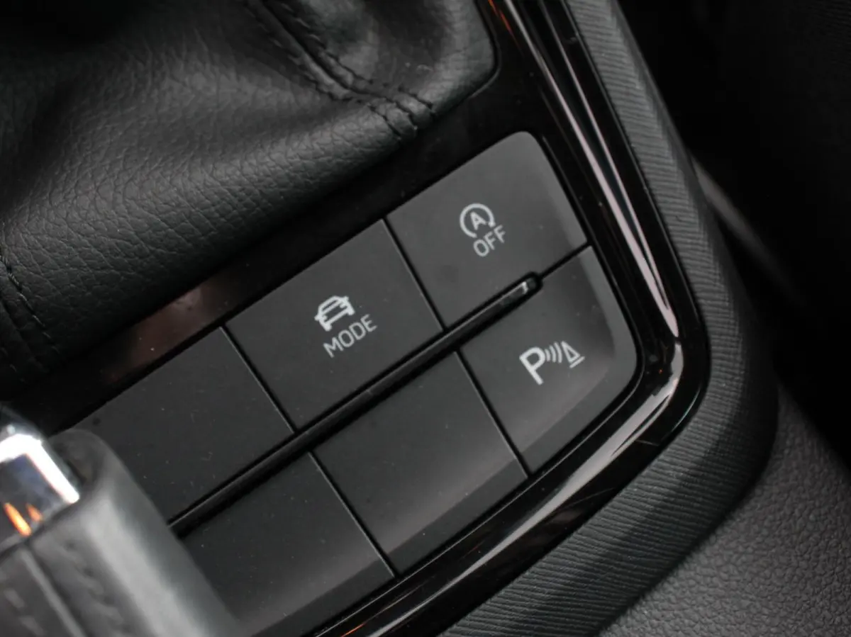1.0 TSI 115pk Automaat Business Edition Navigatie Android Auto / Apple Carplay Climate Control Camera Parkeer sensoren Lichtmetalen Velgen Dab Digitale Cockpit Keyless Led Cruise Control