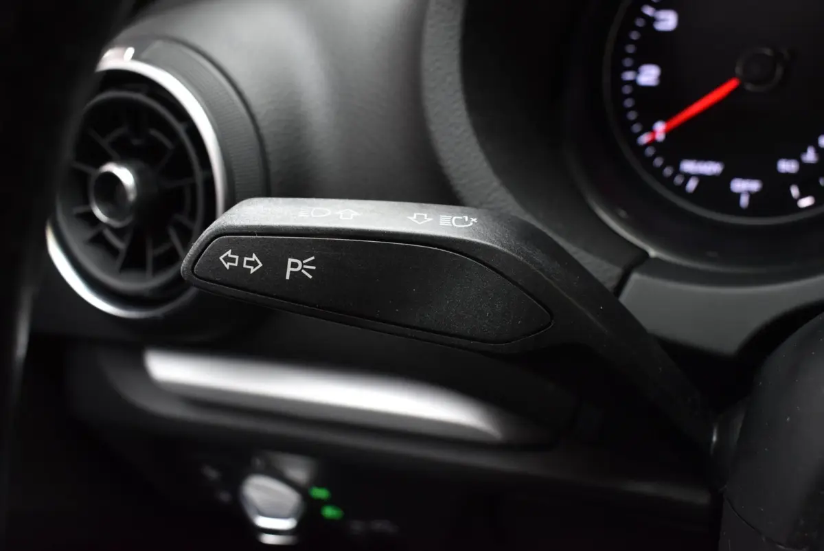1.0 TFSI Sport Lease Edition 146dkm Carplay ACC 18"4S Bi-xenon Clima Stoelverw. + Nwe APK