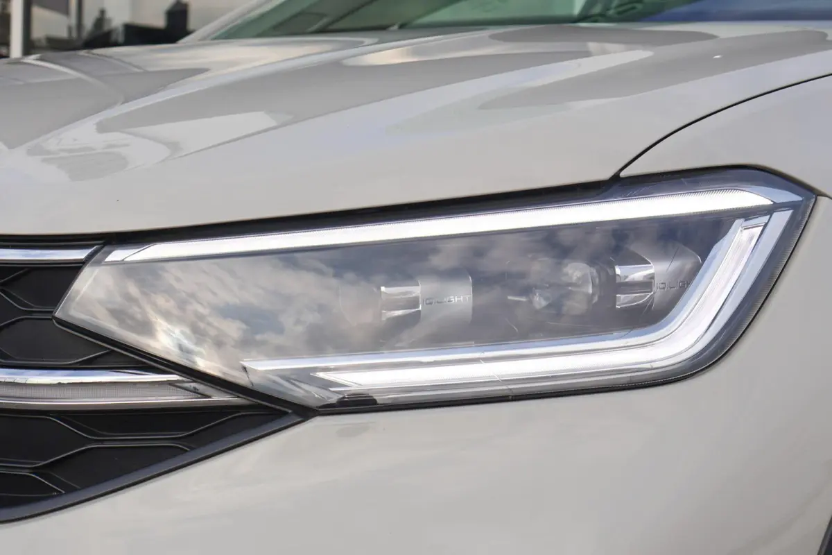 1.0 TSI 110pk Style | Navigatie | Camera | PDC | Carplay
