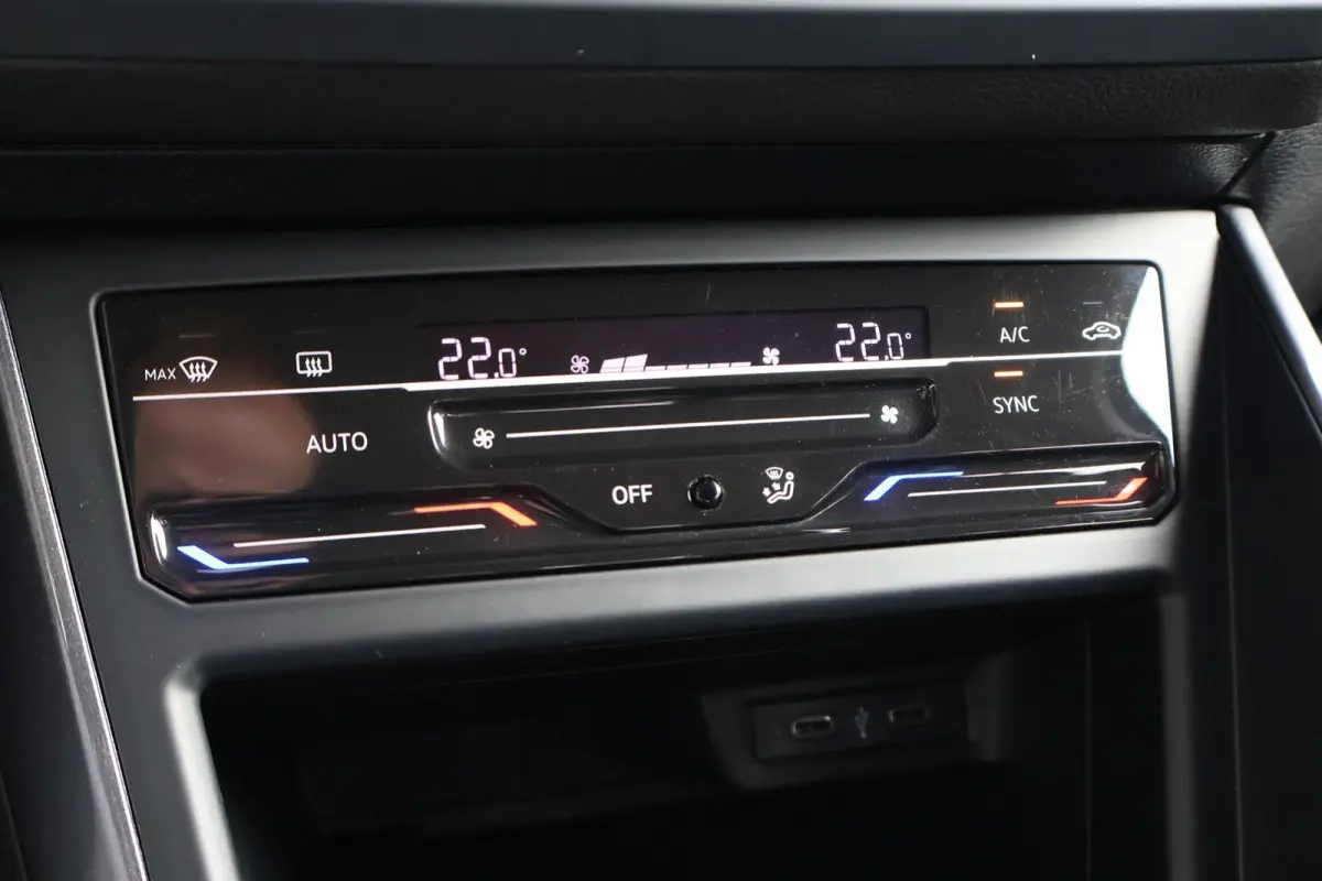 1.0 TSI 110pk Style | Navigatie | Camera | PDC | Carplay