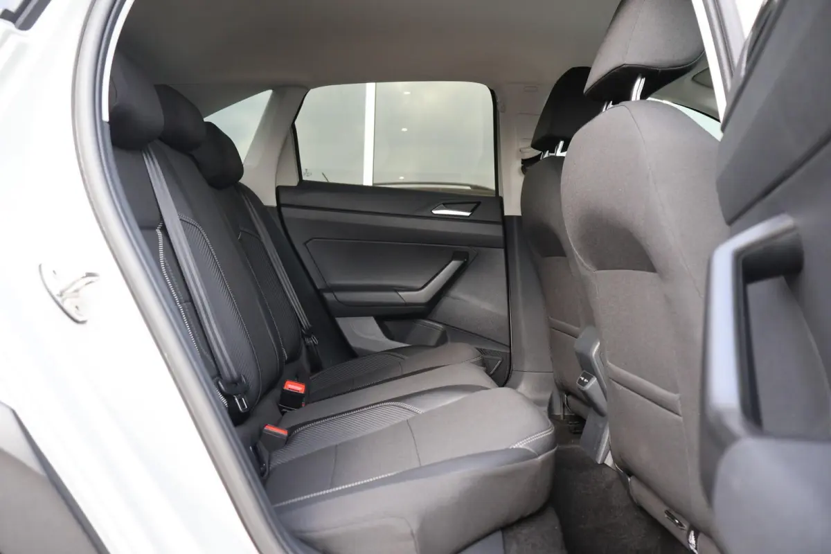 1.0 TSI 110pk Style | Navigatie | Camera | PDC | Carplay