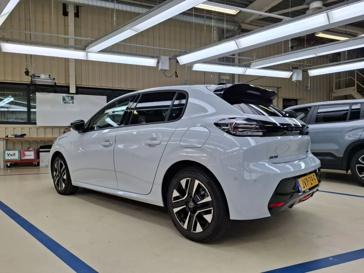 Allure 1.2 110Pk Hybrid 8 Jaar Garantie! | Navigatie | Carplay | Clima | Cruise 16'' LMV | GROOT SCHERM! | Parkeersensoren V+A ! | | 10" touchscreen met DAB+ radio en Wireless Mirror Screen 