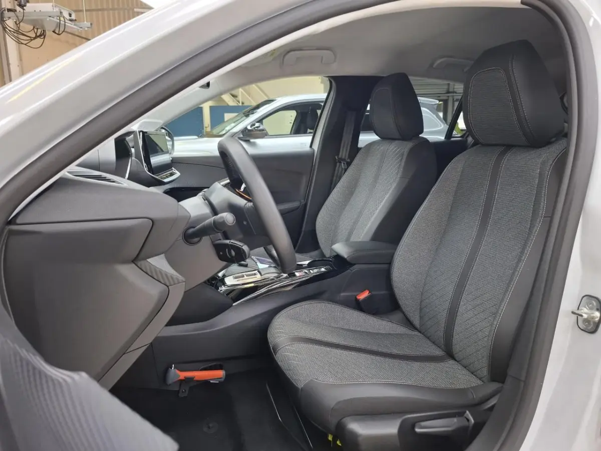 Allure 1.2 110Pk Hybrid 8 Jaar Garantie! | Navigatie | Carplay | Clima | Cruise 16'' LMV | GROOT SCHERM! | Parkeersensoren V+A ! | | 10" touchscreen met DAB+ radio en Wireless Mirror Screen 