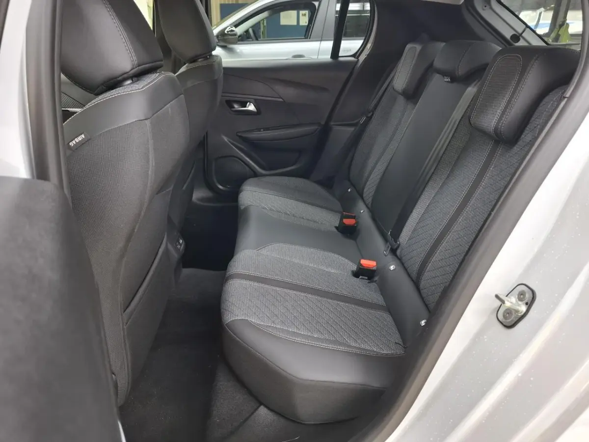 Allure 1.2 110Pk Hybrid 8 Jaar Garantie! | Navigatie | Carplay | Clima | Cruise 16'' LMV | GROOT SCHERM! | Parkeersensoren V+A ! | | 10" touchscreen met DAB+ radio en Wireless Mirror Screen 