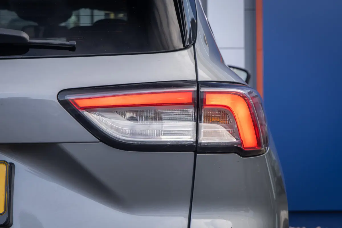 1.5 EcoBoost Titanium | Trekhaak/1800kg trekgewicht | Panoramadak | Head-up | Apple Carplay/Android Auto | Stoel/stuur/voorruit verwarming | Elektrisch bedienbare achterklep | Keyless | Appl