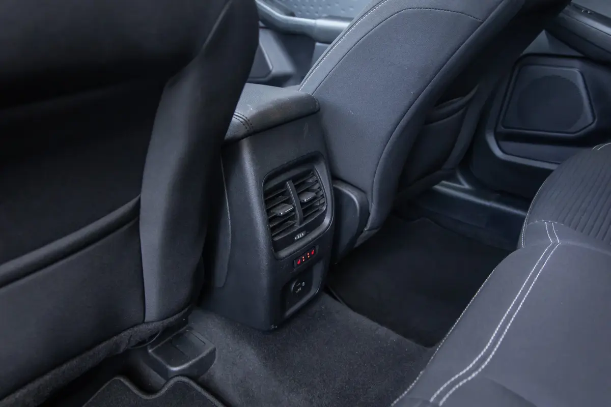 1.5 EcoBoost Titanium | Trekhaak/1800kg trekgewicht | Panoramadak | Head-up | Apple Carplay/Android Auto | Stoel/stuur/voorruit verwarming | Elektrisch bedienbare achterklep | Keyless | Appl