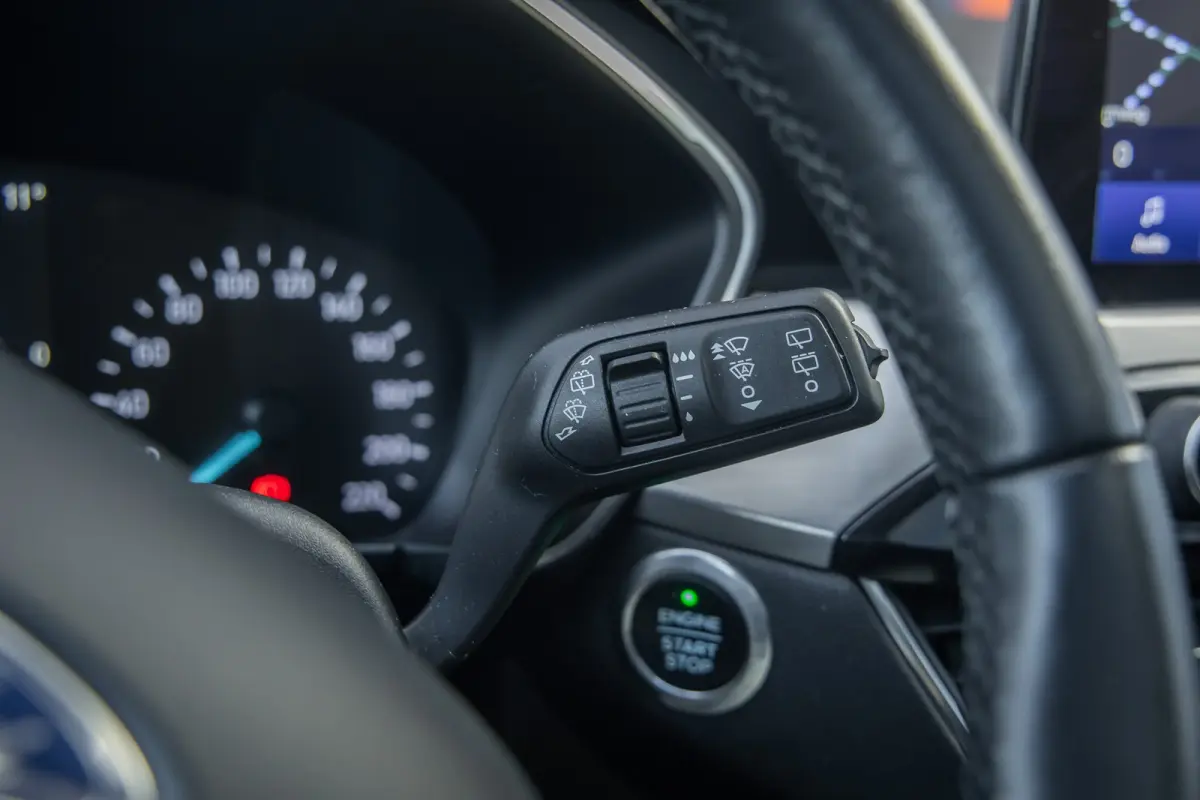 1.5 EcoBoost Titanium | Trekhaak/1800kg trekgewicht | Panoramadak | Head-up | Apple Carplay/Android Auto | Stoel/stuur/voorruit verwarming | Elektrisch bedienbare achterklep | Keyless | Appl