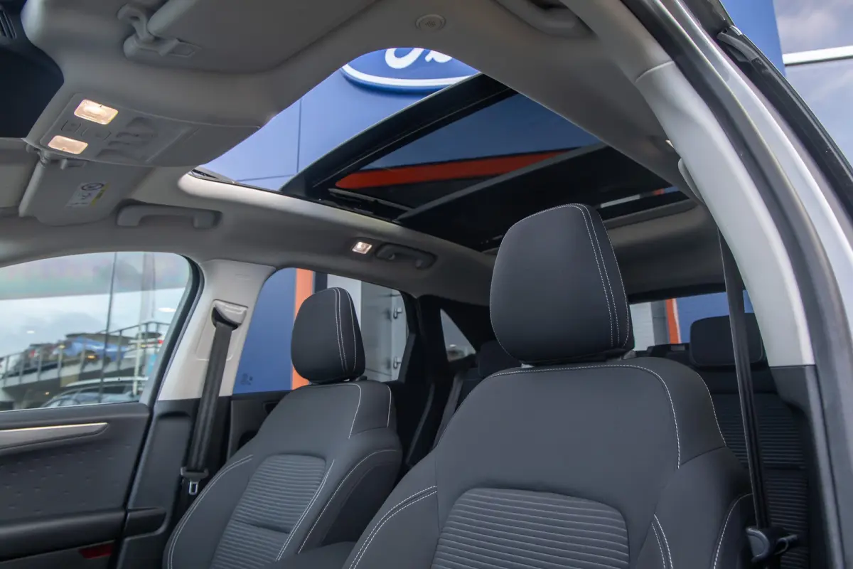 1.5 EcoBoost Titanium | Trekhaak/1800kg trekgewicht | Panoramadak | Head-up | Apple Carplay/Android Auto | Stoel/stuur/voorruit verwarming | Elektrisch bedienbare achterklep | Keyless | Appl