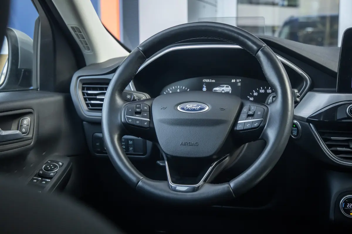 1.5 EcoBoost Titanium | Trekhaak/1800kg trekgewicht | Panoramadak | Head-up | Apple Carplay/Android Auto | Stoel/stuur/voorruit verwarming | Elektrisch bedienbare achterklep | Keyless | Appl