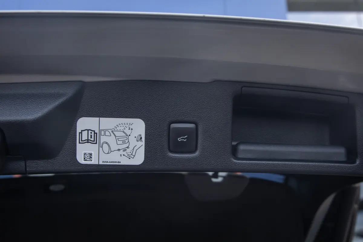 1.5 EcoBoost Titanium | Trekhaak/1800kg trekgewicht | Panoramadak | Head-up | Apple Carplay/Android Auto | Stoel/stuur/voorruit verwarming | Elektrisch bedienbare achterklep | Keyless | Appl
