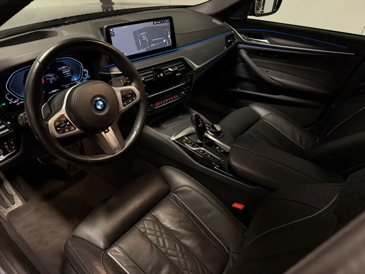 530e xDrive M Sport Pro Pano HUD Massage Laser 4-Wielbesturing Shadowline 360 Camera Softclose Dealer Onderhou