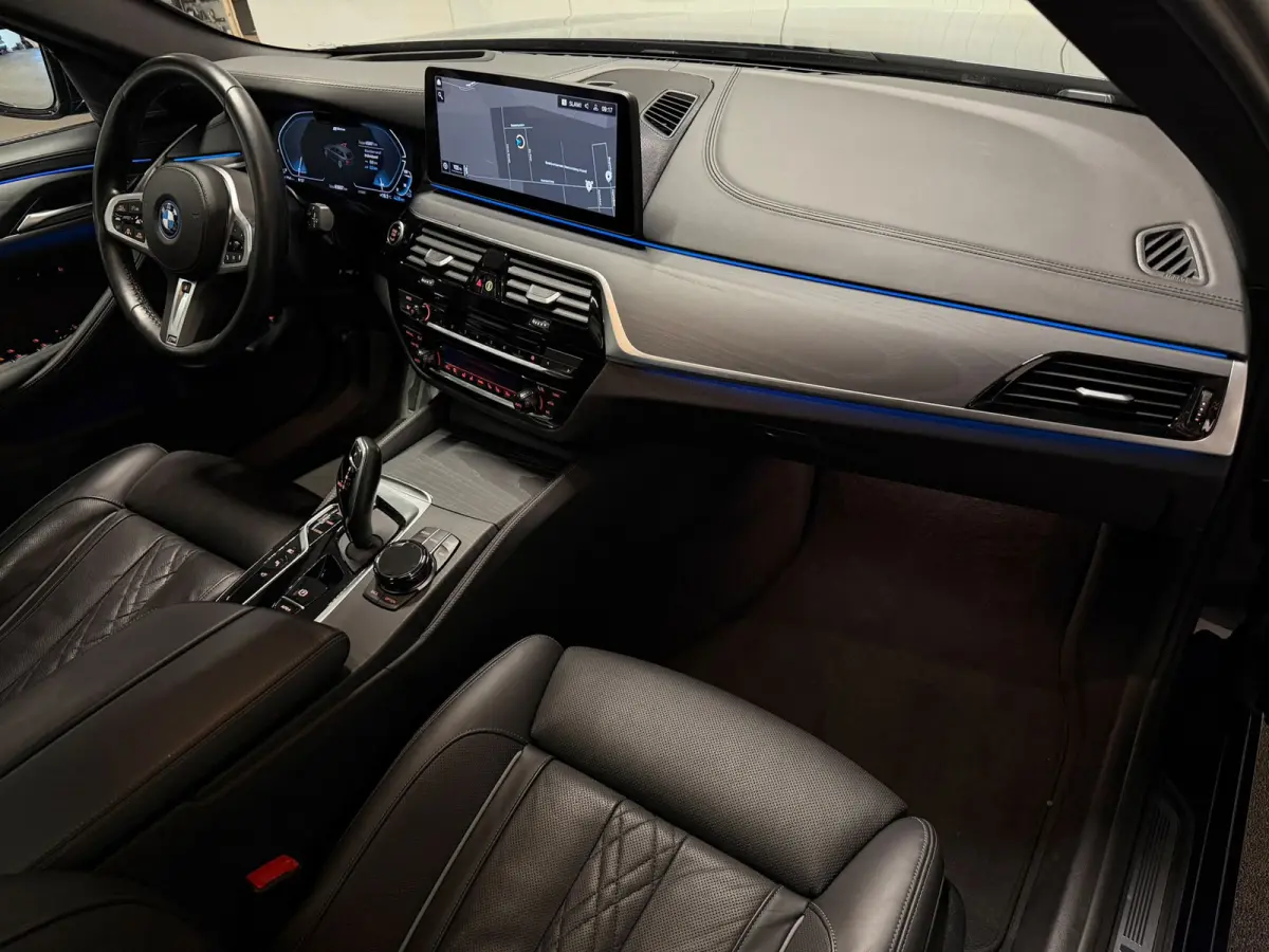 530e xDrive M Sport Pro Pano HUD Massage Laser 4-Wielbesturing Shadowline 360 Camera Softclose Dealer Onderhou