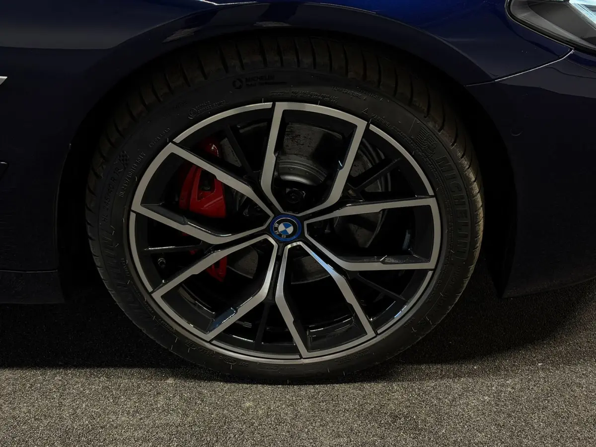 530e xDrive M Sport Pro Pano HUD Massage Laser 4-Wielbesturing Shadowline 360 Camera Softclose Dealer Onderhou