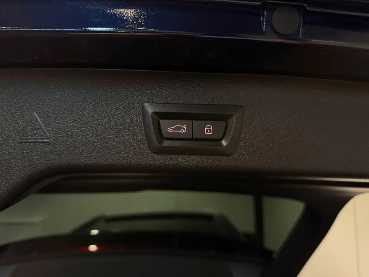 530e xDrive M Sport Pro Pano HUD Massage Laser 4-Wielbesturing Shadowline 360 Camera Softclose Dealer Onderhou