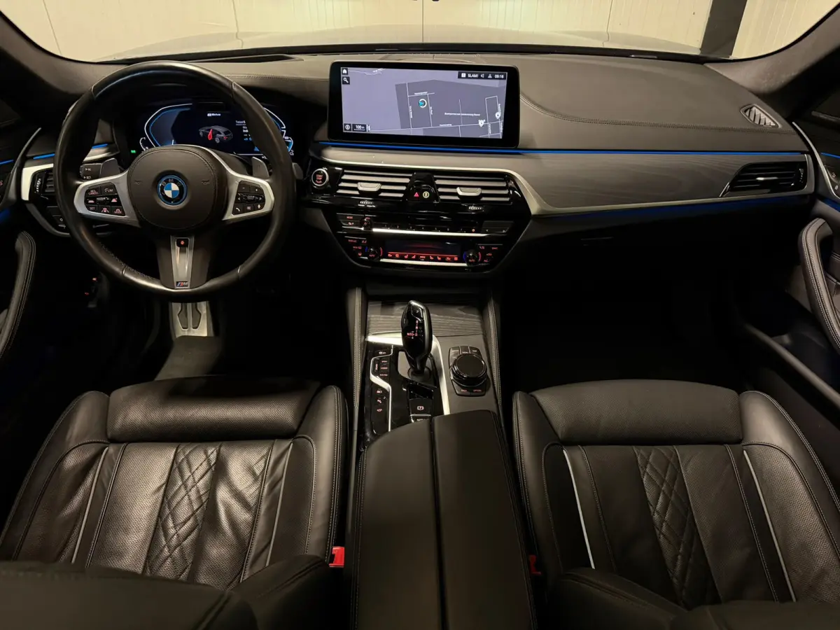 530e xDrive M Sport Pro Pano HUD Massage Laser 4-Wielbesturing Shadowline 360 Camera Softclose Dealer Onderhou