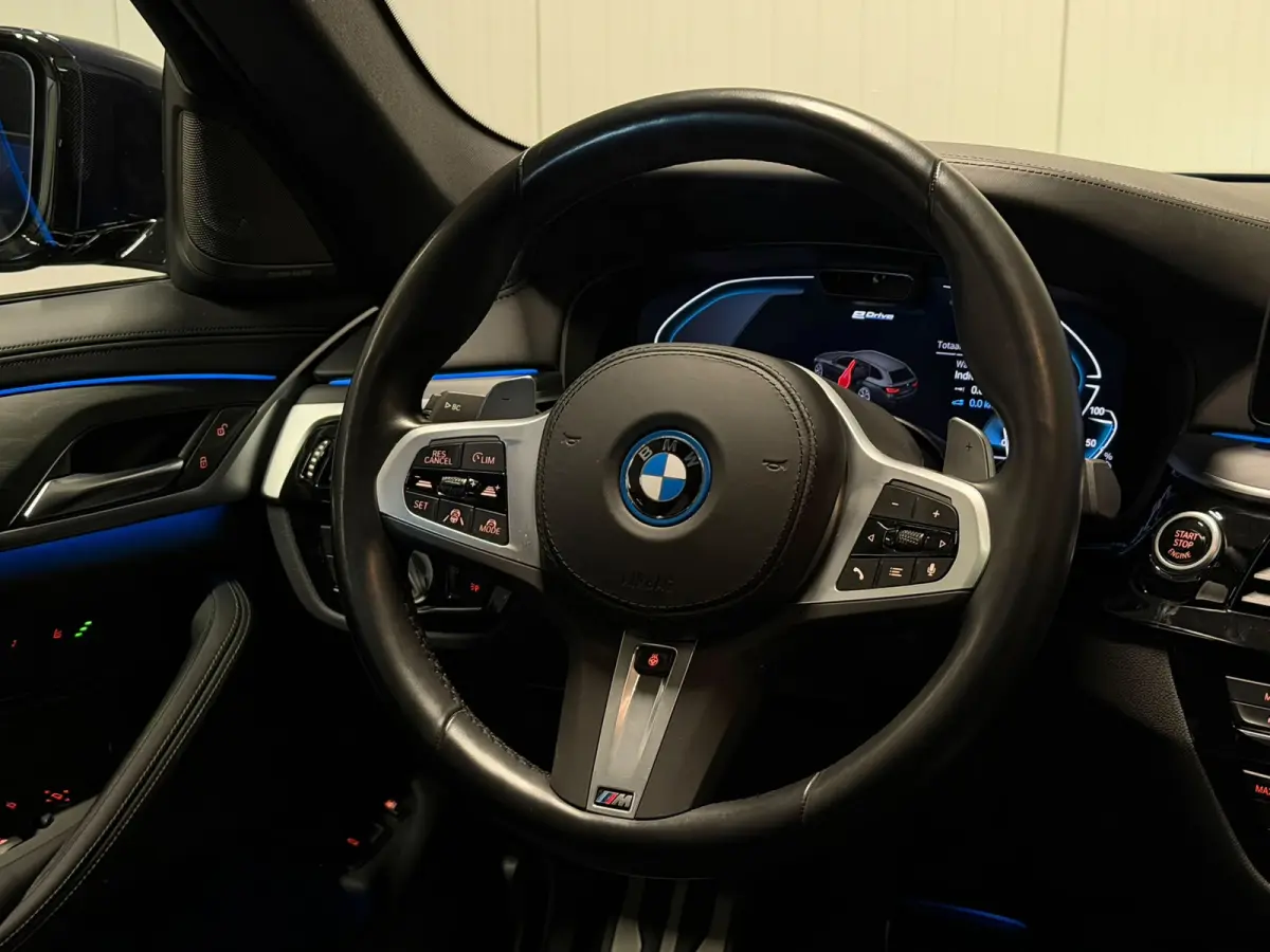 530e xDrive M Sport Pro Pano HUD Massage Laser 4-Wielbesturing Shadowline 360 Camera Softclose Dealer Onderhou