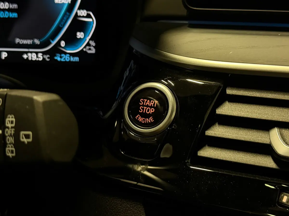 530e xDrive M Sport Pro Pano HUD Massage Laser 4-Wielbesturing Shadowline 360 Camera Softclose Dealer Onderhou