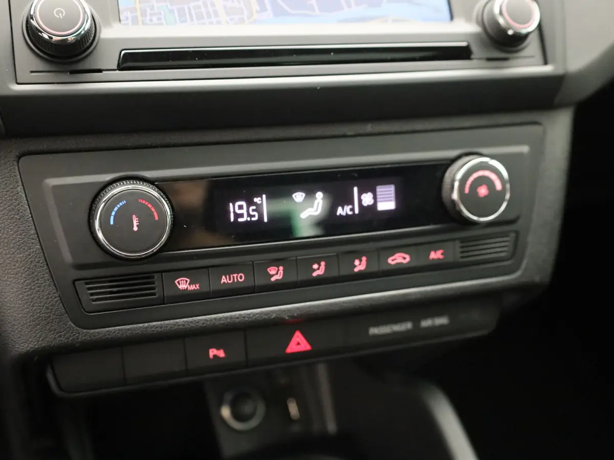 1.0 EcoTSI FR Connect | Navi | Pano | Apple / Android Auto | LMV | PDC | Stoelverwarming | Prijs Rijklaar!!