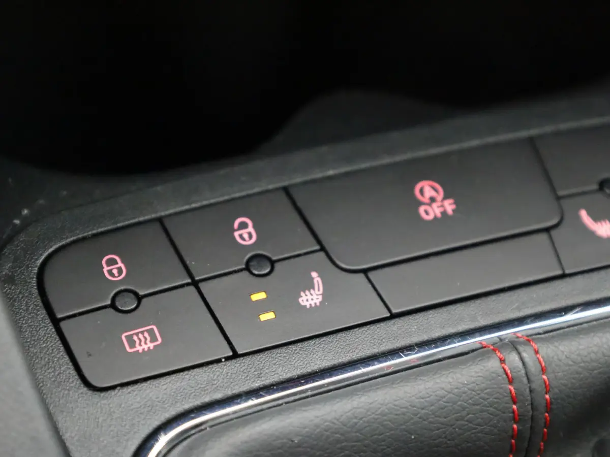 1.0 EcoTSI FR Connect | Navi | Pano | Apple / Android Auto | LMV | PDC | Stoelverwarming | Prijs Rijklaar!!