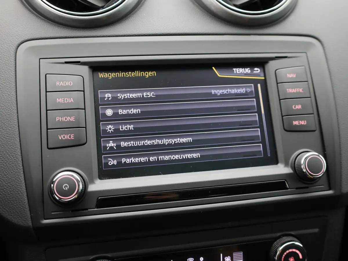 1.0 EcoTSI FR Connect | Navi | Pano | Apple / Android Auto | LMV | PDC | Stoelverwarming | Prijs Rijklaar!!