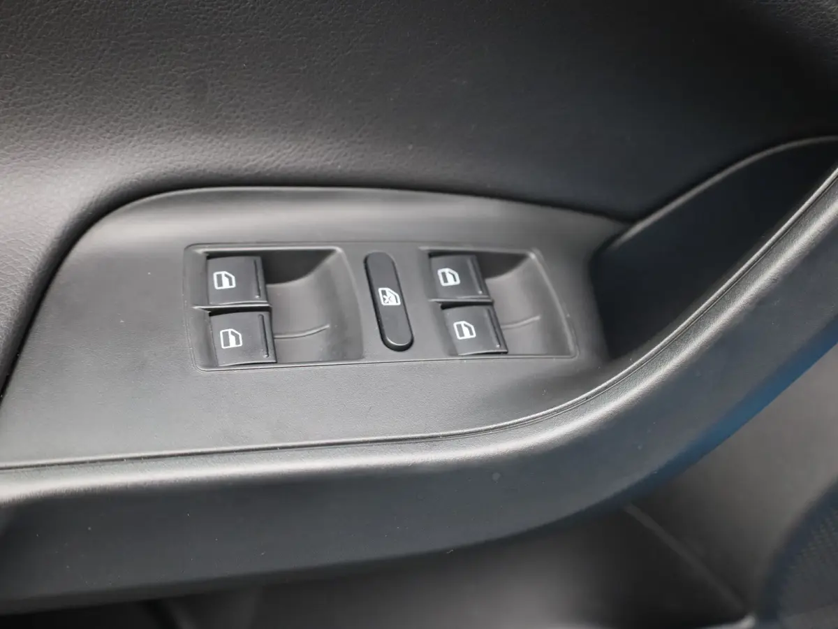 1.0 EcoTSI FR Connect | Navi | Pano | Apple / Android Auto | LMV | PDC | Stoelverwarming | Prijs Rijklaar!!
