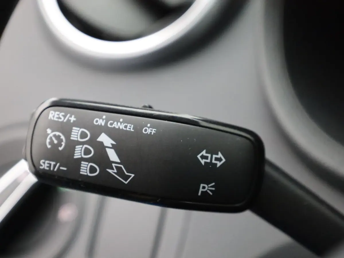 1.0 EcoTSI FR Connect | Navi | Pano | Apple / Android Auto | LMV | PDC | Stoelverwarming | Prijs Rijklaar!!