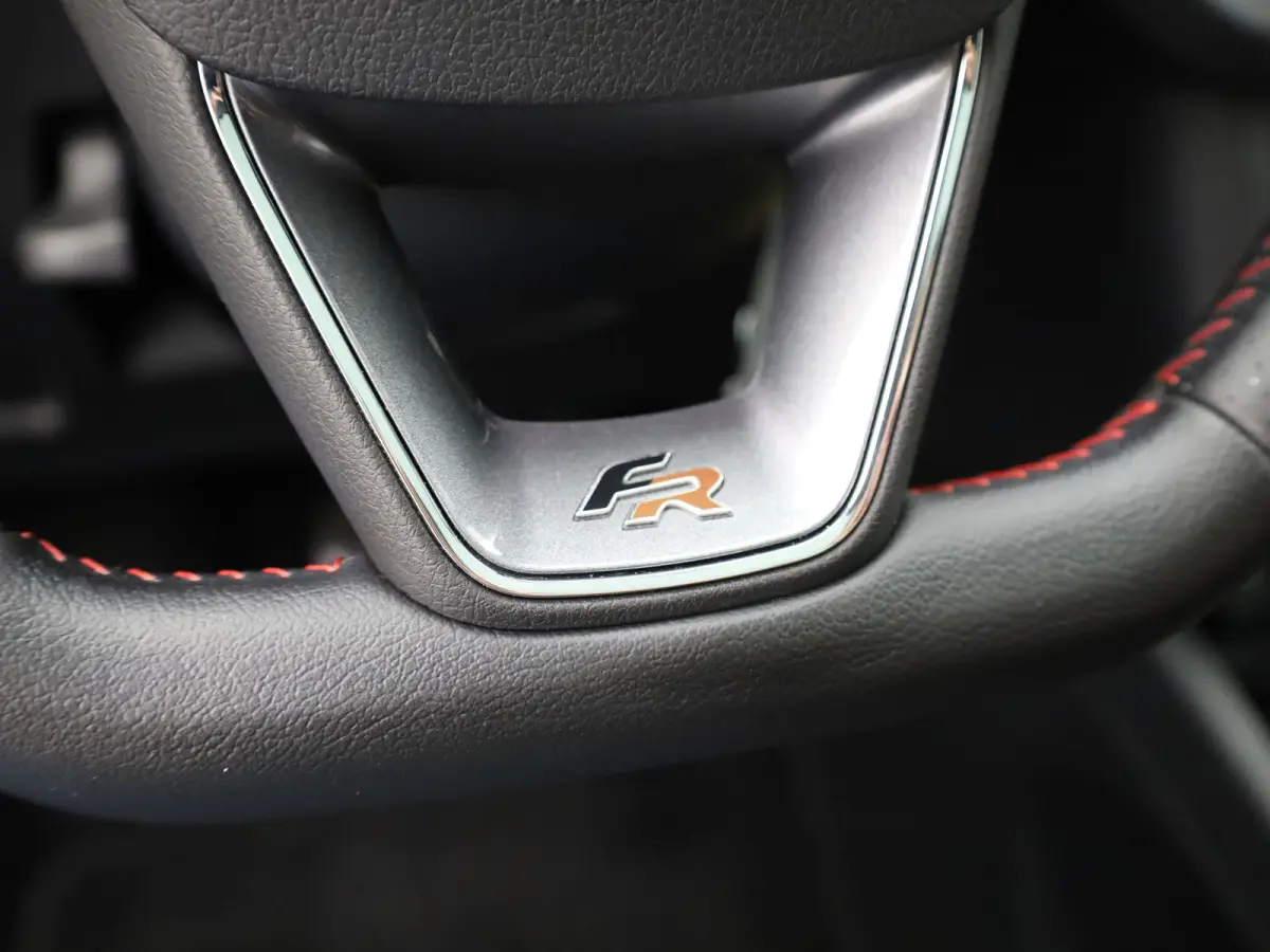 1.0 EcoTSI FR Connect | Navi | Pano | Apple / Android Auto | LMV | PDC | Stoelverwarming | Prijs Rijklaar!!