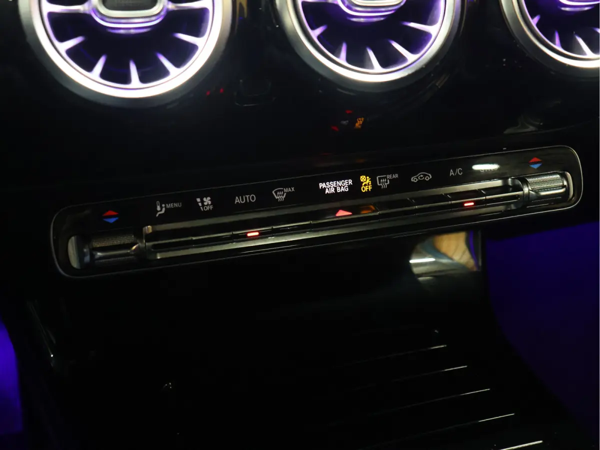 180 Business Solution Luxury [SCHUIFKANTELDAK, SFEERVERLICHTING, STOELVERWARMING, CRUISE CONTROL, MEMORY SEATS, CAMERA, PDC V+A, DIGITAL DASH, LEDER, BLUETOOTH, NAVIGATIE, CLIMATE CONTROL, N