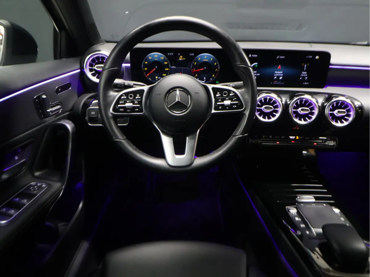 180 Business Solution Luxury [SCHUIFKANTELDAK, SFEERVERLICHTING, STOELVERWARMING, CRUISE CONTROL, MEMORY SEATS, CAMERA, PDC V+A, DIGITAL DASH, LEDER, BLUETOOTH, NAVIGATIE, CLIMATE CONTROL, N