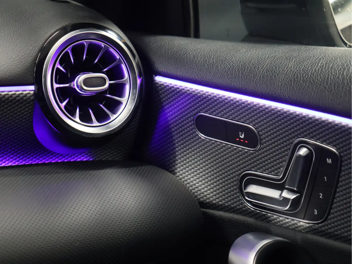 180 Business Solution Luxury [SCHUIFKANTELDAK, SFEERVERLICHTING, STOELVERWARMING, CRUISE CONTROL, MEMORY SEATS, CAMERA, PDC V+A, DIGITAL DASH, LEDER, BLUETOOTH, NAVIGATIE, CLIMATE CONTROL, N