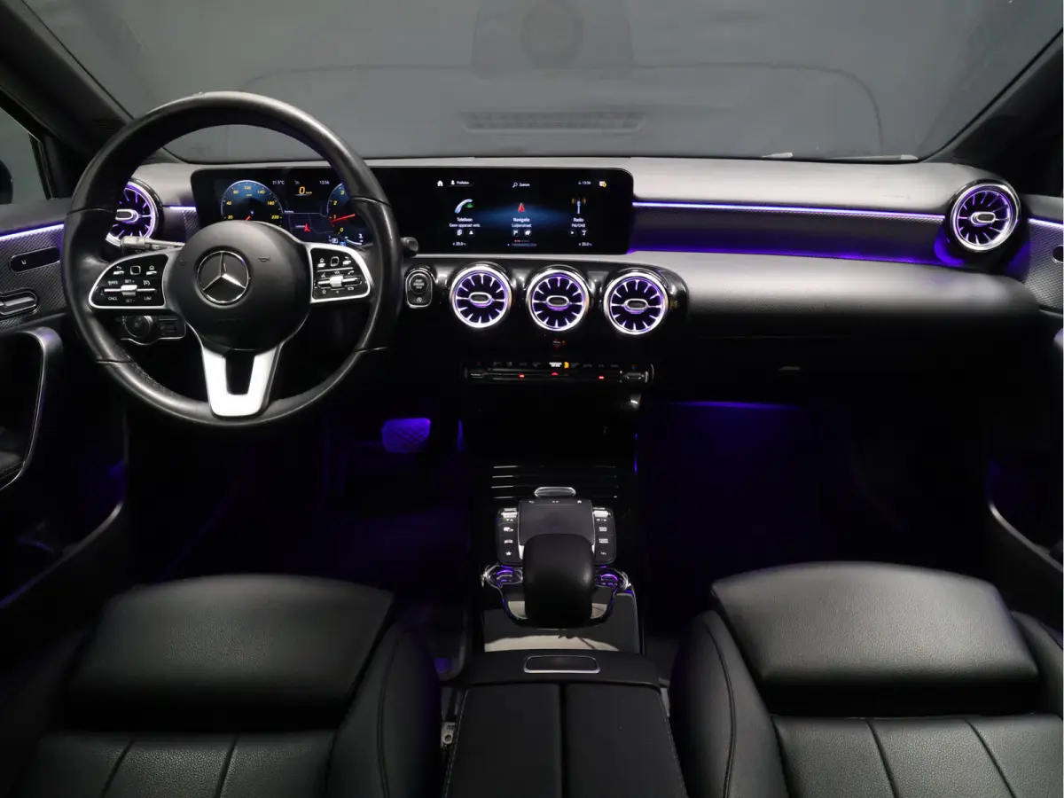 180 Business Solution Luxury [SCHUIFKANTELDAK, SFEERVERLICHTING, STOELVERWARMING, CRUISE CONTROL, MEMORY SEATS, CAMERA, PDC V+A, DIGITAL DASH, LEDER, BLUETOOTH, NAVIGATIE, CLIMATE CONTROL, N