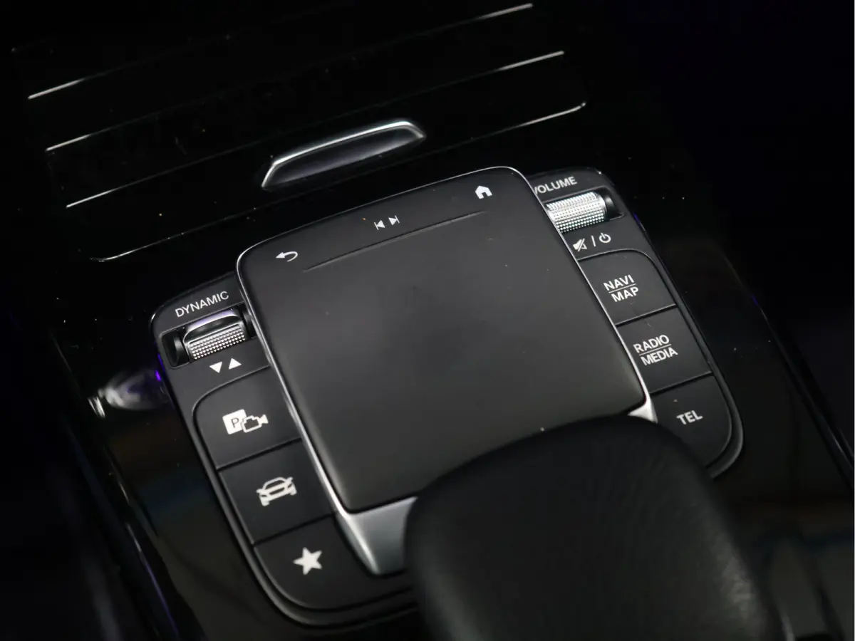 180 Business Solution Luxury [SCHUIFKANTELDAK, SFEERVERLICHTING, STOELVERWARMING, CRUISE CONTROL, MEMORY SEATS, CAMERA, PDC V+A, DIGITAL DASH, LEDER, BLUETOOTH, NAVIGATIE, CLIMATE CONTROL, N