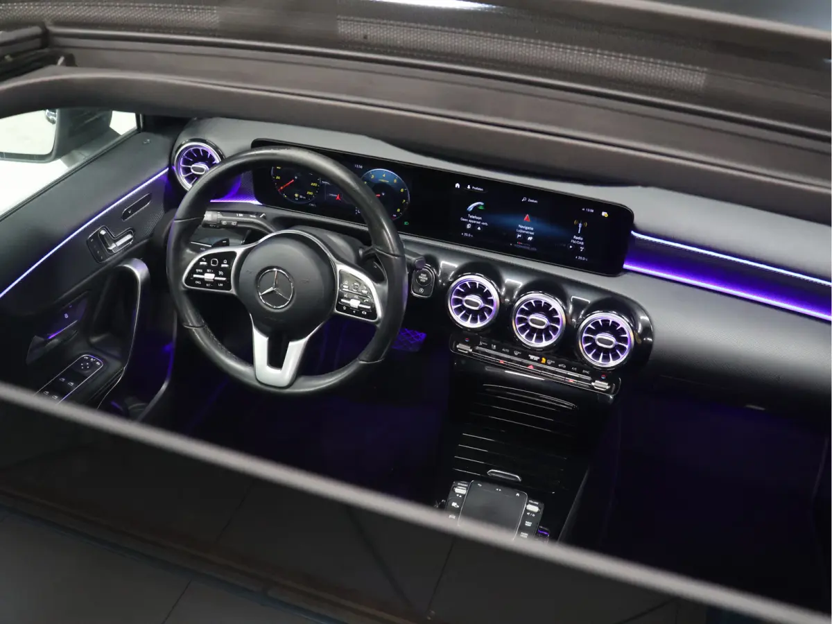180 Business Solution Luxury [SCHUIFKANTELDAK, SFEERVERLICHTING, STOELVERWARMING, CRUISE CONTROL, MEMORY SEATS, CAMERA, PDC V+A, DIGITAL DASH, LEDER, BLUETOOTH, NAVIGATIE, CLIMATE CONTROL, N