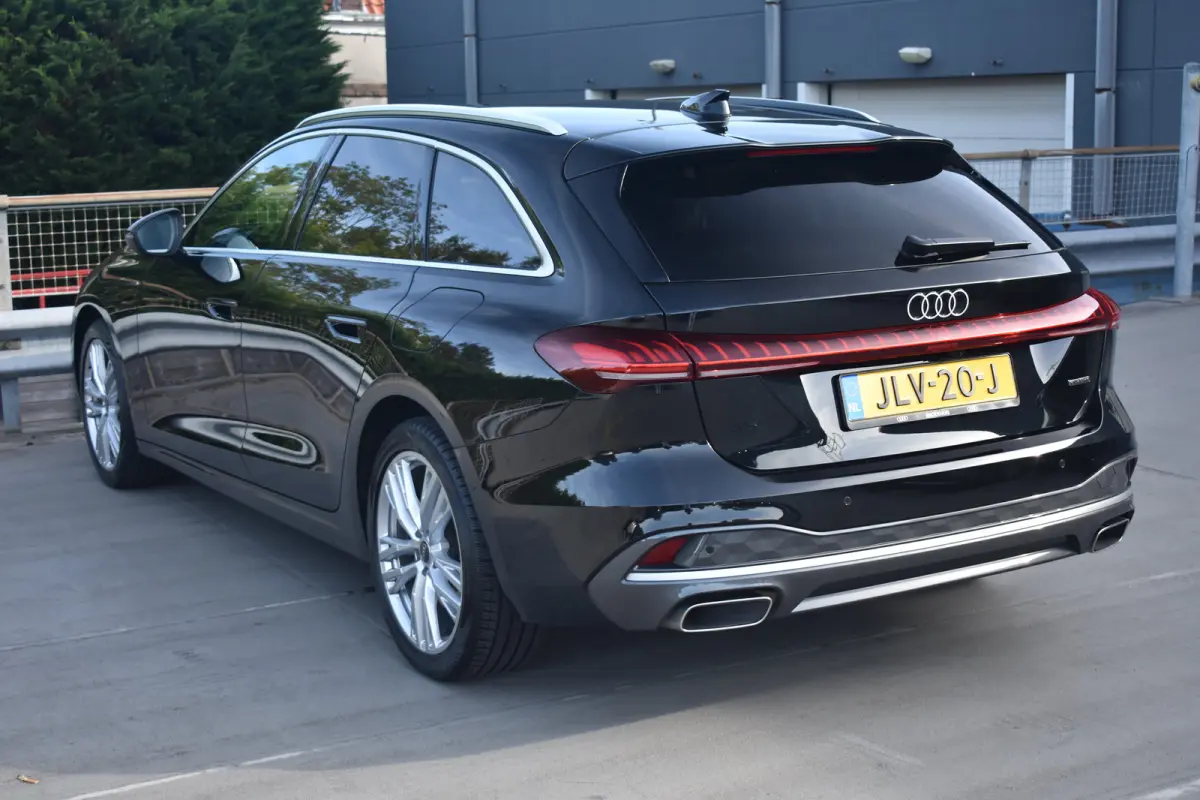 Avant 2.0 quattro Advanced edition | ACC | Voorstoelen verwarmd | 19 inch velgen | Achteruitrijcamera | Trekhaak wegklapbaar | Apple Carplay & Android Auto