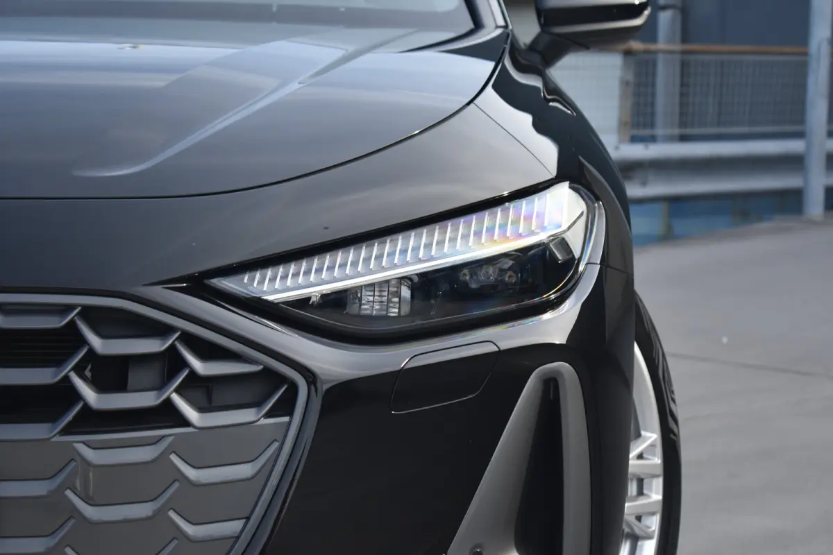 Avant 2.0 quattro Advanced edition | ACC | Voorstoelen verwarmd | 19 inch velgen | Achteruitrijcamera | Trekhaak wegklapbaar | Apple Carplay & Android Auto