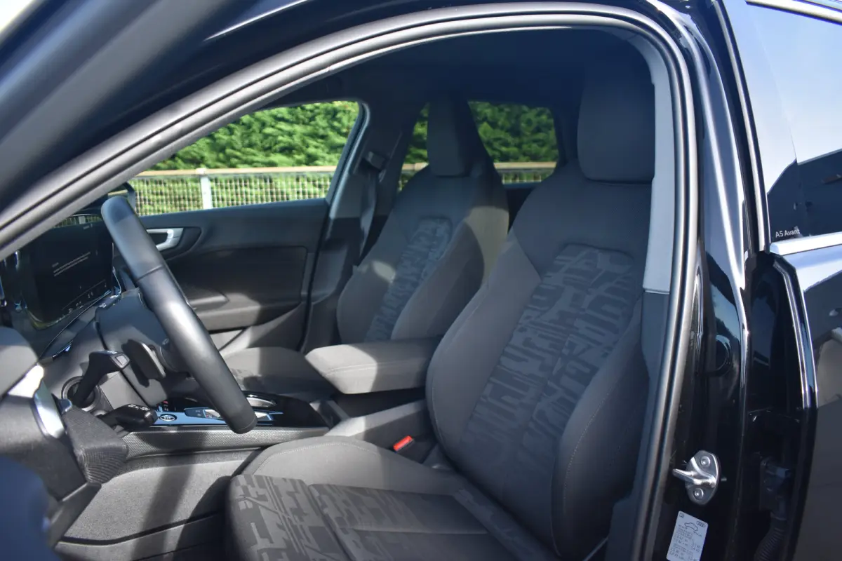 Avant 2.0 quattro Advanced edition | ACC | Voorstoelen verwarmd | 19 inch velgen | Achteruitrijcamera | Trekhaak wegklapbaar | Apple Carplay & Android Auto