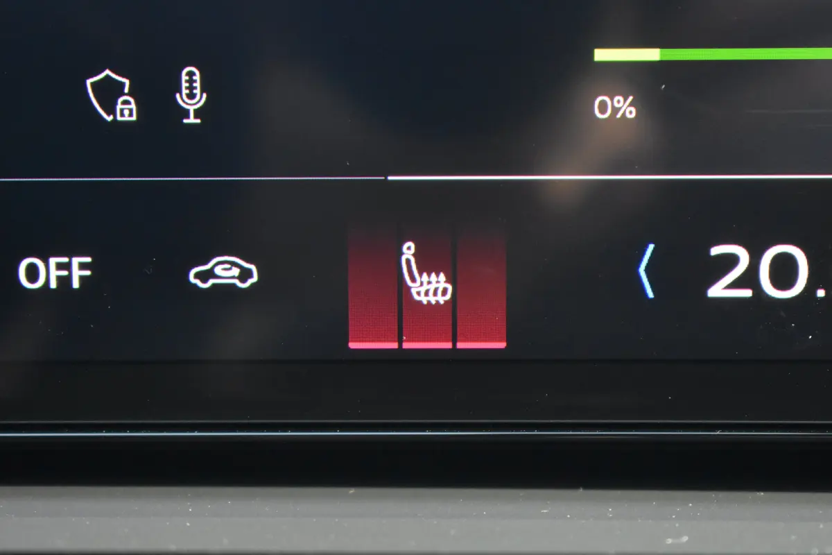 Avant 2.0 quattro Advanced edition | ACC | Voorstoelen verwarmd | 19 inch velgen | Achteruitrijcamera | Trekhaak wegklapbaar | Apple Carplay & Android Auto