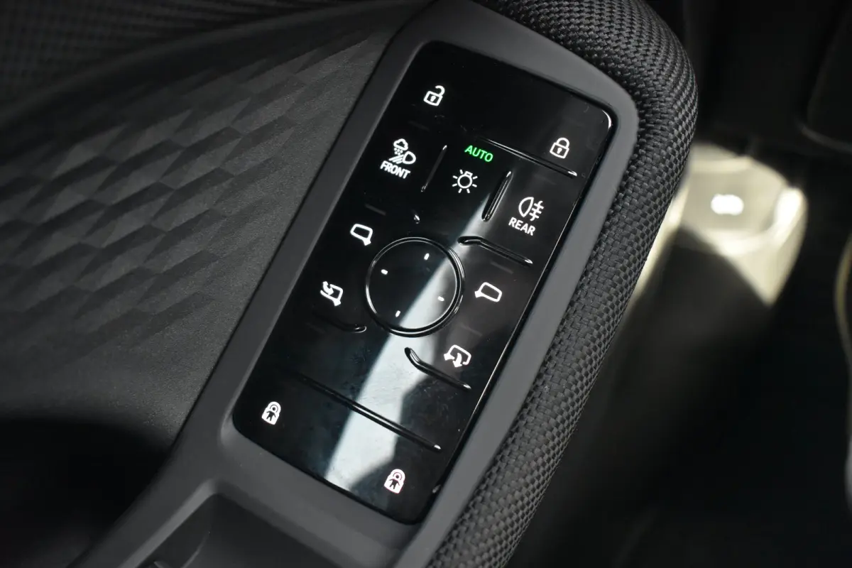 Avant 2.0 quattro Advanced edition | ACC | Voorstoelen verwarmd | 19 inch velgen | Achteruitrijcamera | Trekhaak wegklapbaar | Apple Carplay & Android Auto