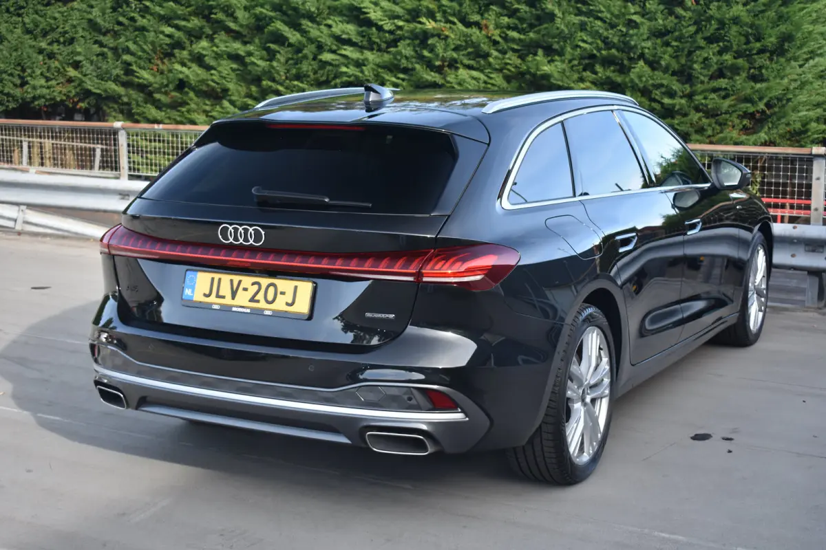 Avant 2.0 quattro Advanced edition | ACC | Voorstoelen verwarmd | 19 inch velgen | Achteruitrijcamera | Trekhaak wegklapbaar | Apple Carplay & Android Auto