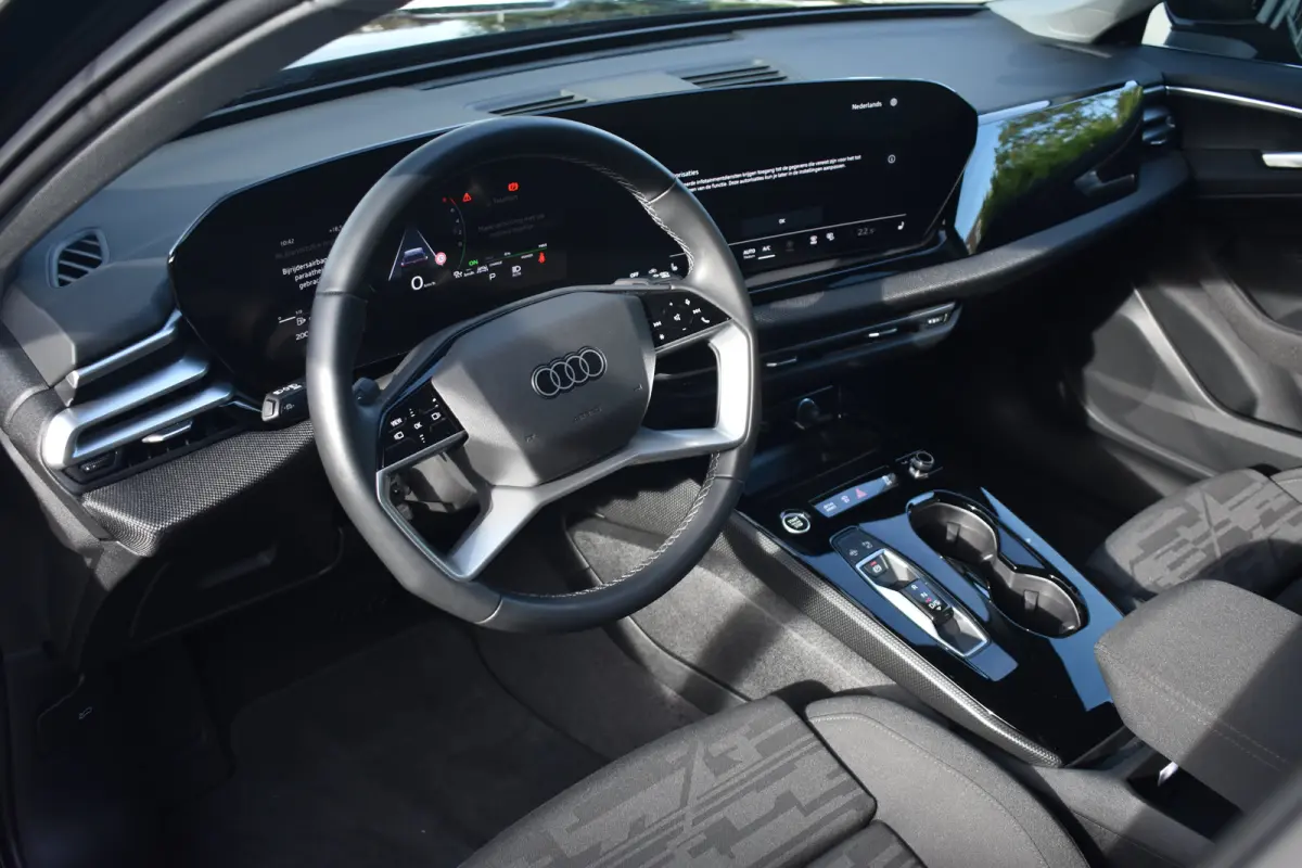 Avant 2.0 quattro Advanced edition | ACC | Voorstoelen verwarmd | 19 inch velgen | Achteruitrijcamera | Trekhaak wegklapbaar | Apple Carplay & Android Auto