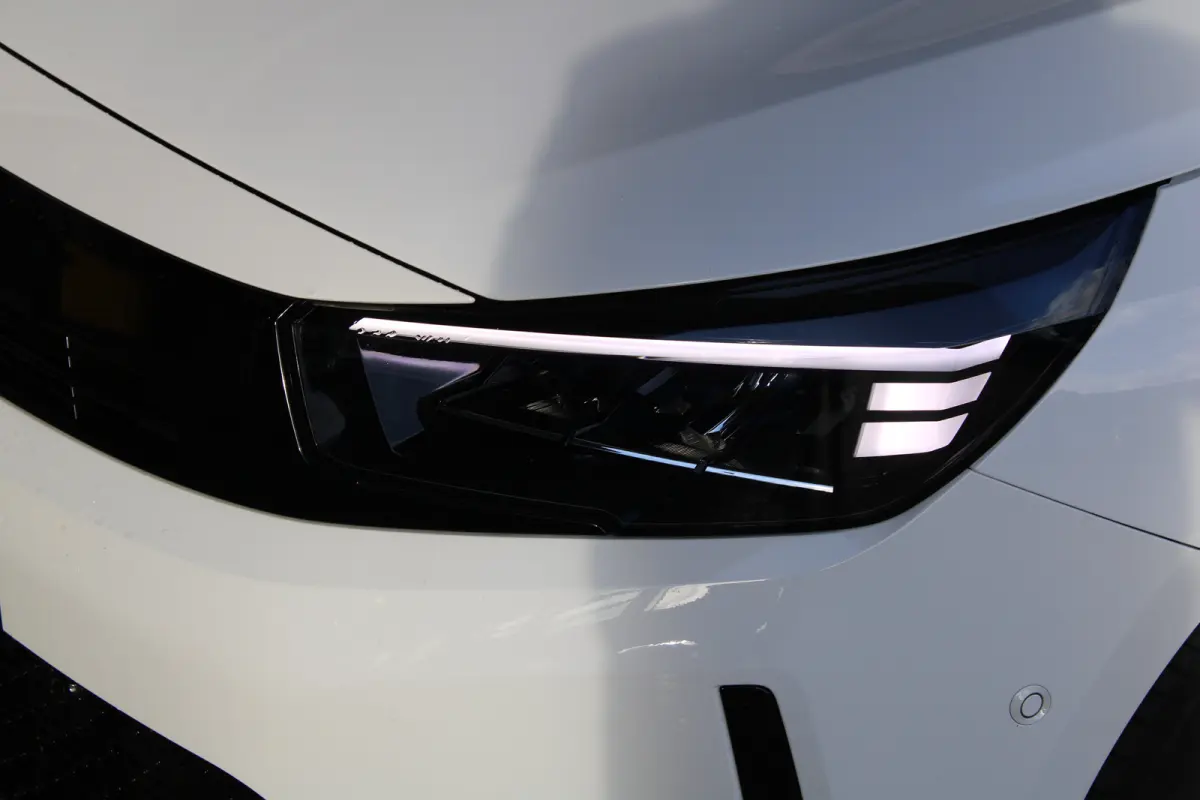 Electric Edition 50 kWh | Achteruitrijcamera | Dodehoek-detectie | Apple carplay & Android auto |