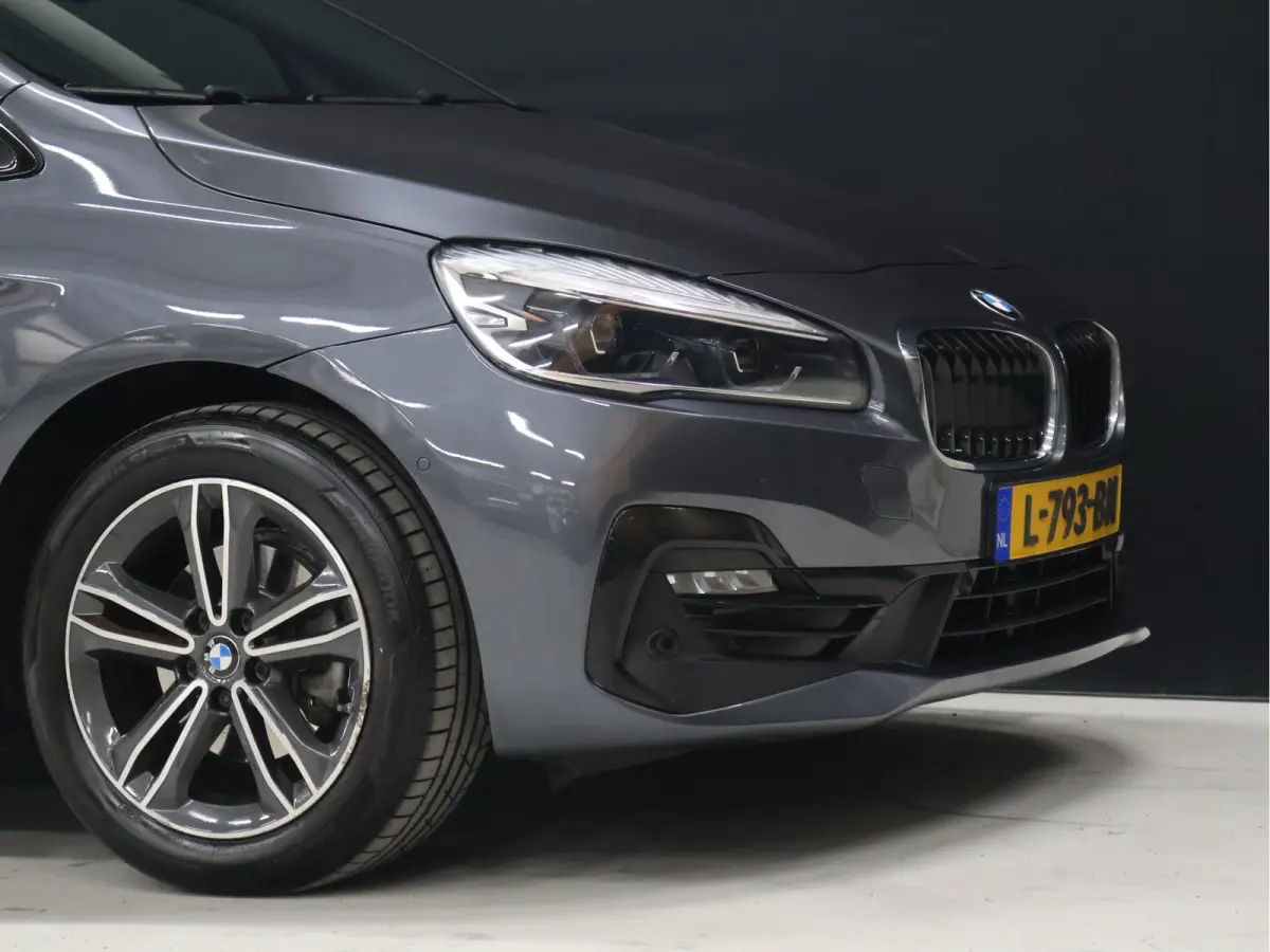218i M Sport [STOELVERWARMING, HEAD-UP, CAMERA, CRUISE CONTROL, PDC V+A, CLIMATE CONTROL, BLUETOOTH, LEDER STUUR, ELEKTRISCHE ACHTERKLEP, NAVIGATIE, NIEUWSTAAT]