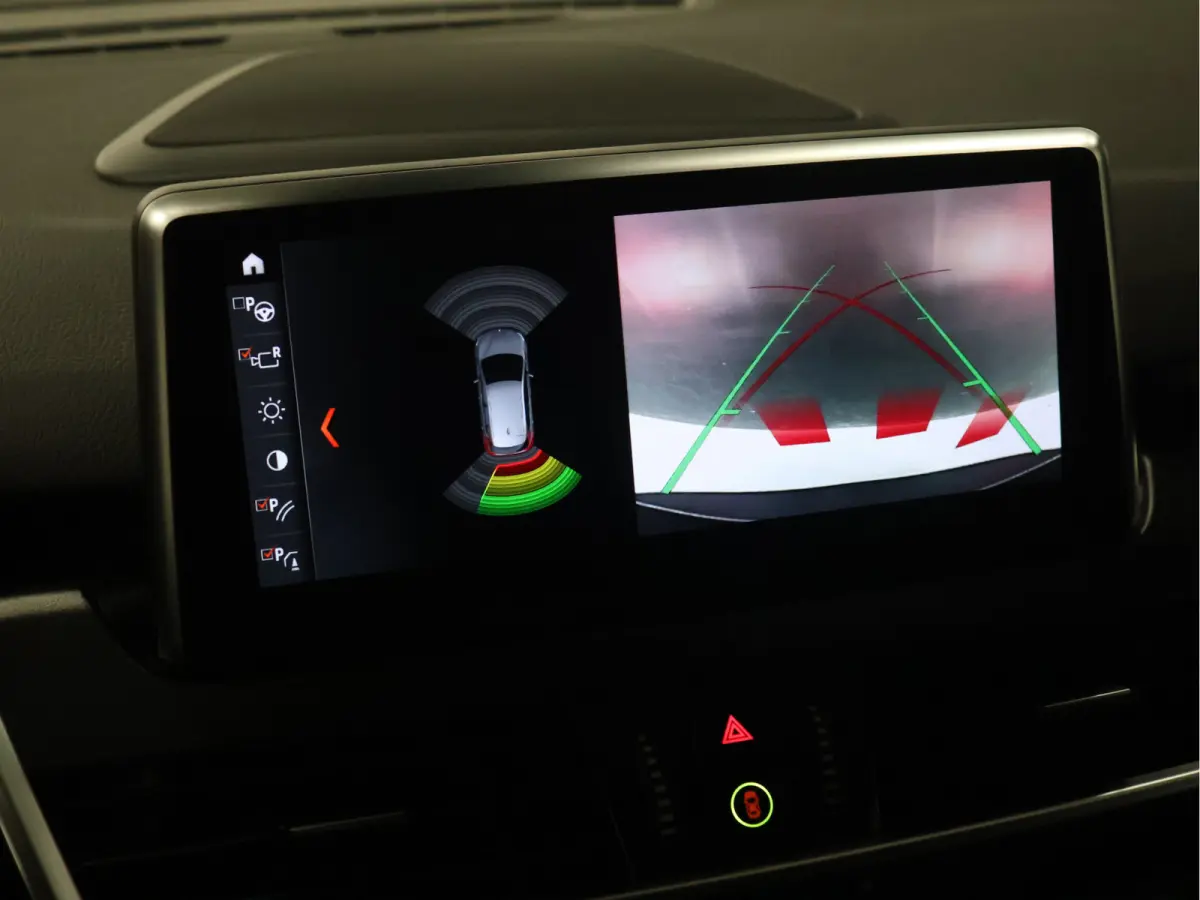 218i M Sport [STOELVERWARMING, HEAD-UP, CAMERA, CRUISE CONTROL, PDC V+A, CLIMATE CONTROL, BLUETOOTH, LEDER STUUR, ELEKTRISCHE ACHTERKLEP, NAVIGATIE, NIEUWSTAAT]