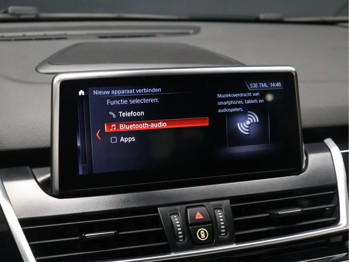 218i M Sport [STOELVERWARMING, HEAD-UP, CAMERA, CRUISE CONTROL, PDC V+A, CLIMATE CONTROL, BLUETOOTH, LEDER STUUR, ELEKTRISCHE ACHTERKLEP, NAVIGATIE, NIEUWSTAAT]