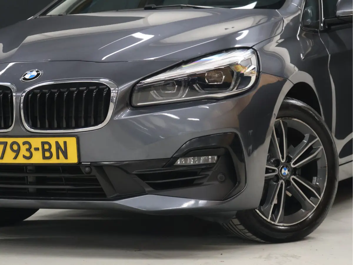 218i M Sport [STOELVERWARMING, HEAD-UP, CAMERA, CRUISE CONTROL, PDC V+A, CLIMATE CONTROL, BLUETOOTH, LEDER STUUR, ELEKTRISCHE ACHTERKLEP, NAVIGATIE, NIEUWSTAAT]
